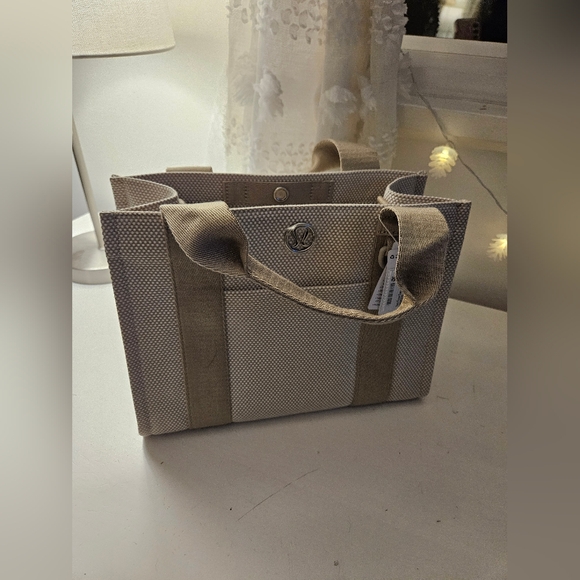 the mini canvas tote - Picture 2 of 5